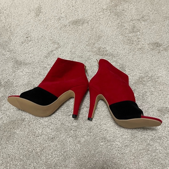 SHOES - Picture 2 of 5